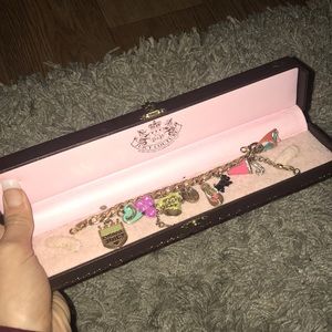 JUICY COUTURE CHARM BRACELET